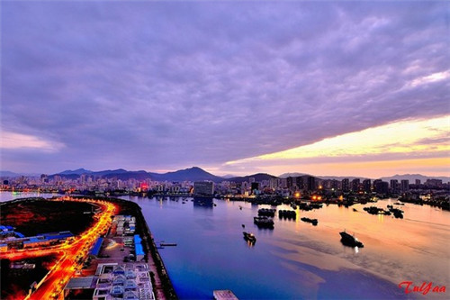 犟师傅酱骨米饭